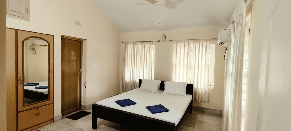 Royal Bungalow photo 2