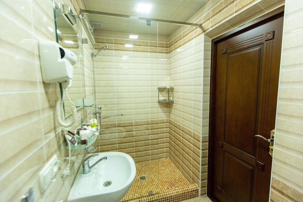 Standard Twin Room - Photo 5