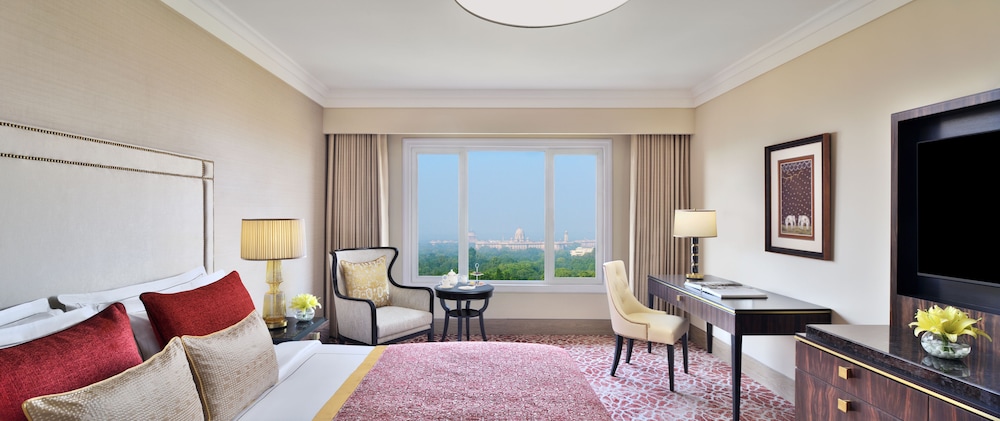 Taj Club, Executive Room, 1 King Bed, City View - Photo 2