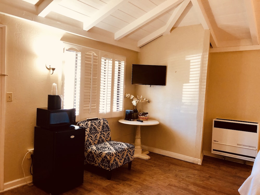 Cottage, 2 Queen Beds - Photo 8