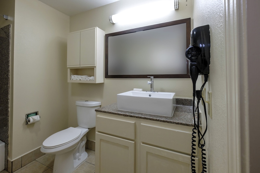 Suite, Multiple Beds, Non Smoking - Photo 4