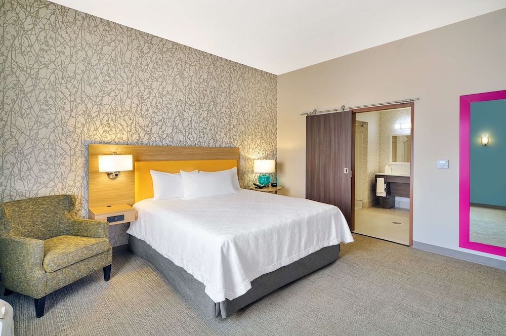Suite, 1 King Bed, Accessible (Mobility & Hearing, Roll-in Shower) photo 1