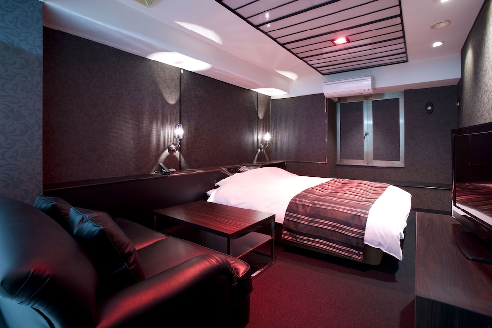 Double Room, Smoking