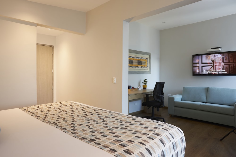Superior Suite, 1 King Bed - Photo 11