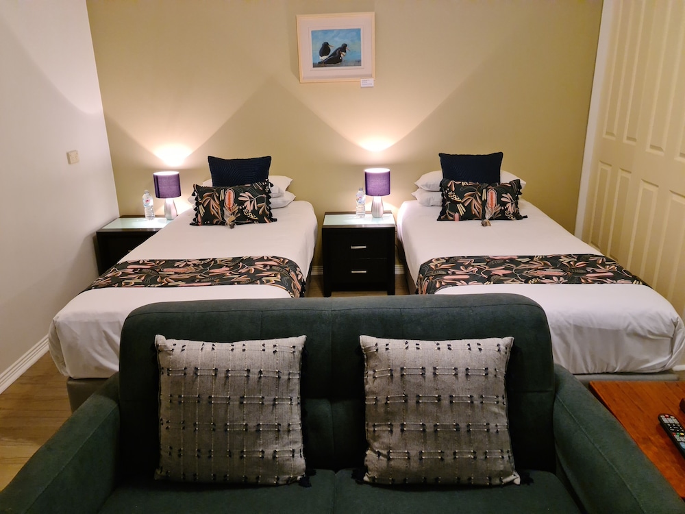 Deluxe Studio Suite, 1 Bedroom, Garden View photo 2