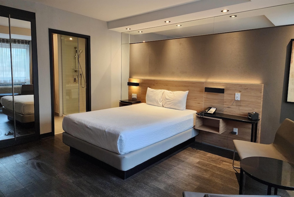 Deluxe Room, 1 Queen Bed with Sofa bed, Non Smoking