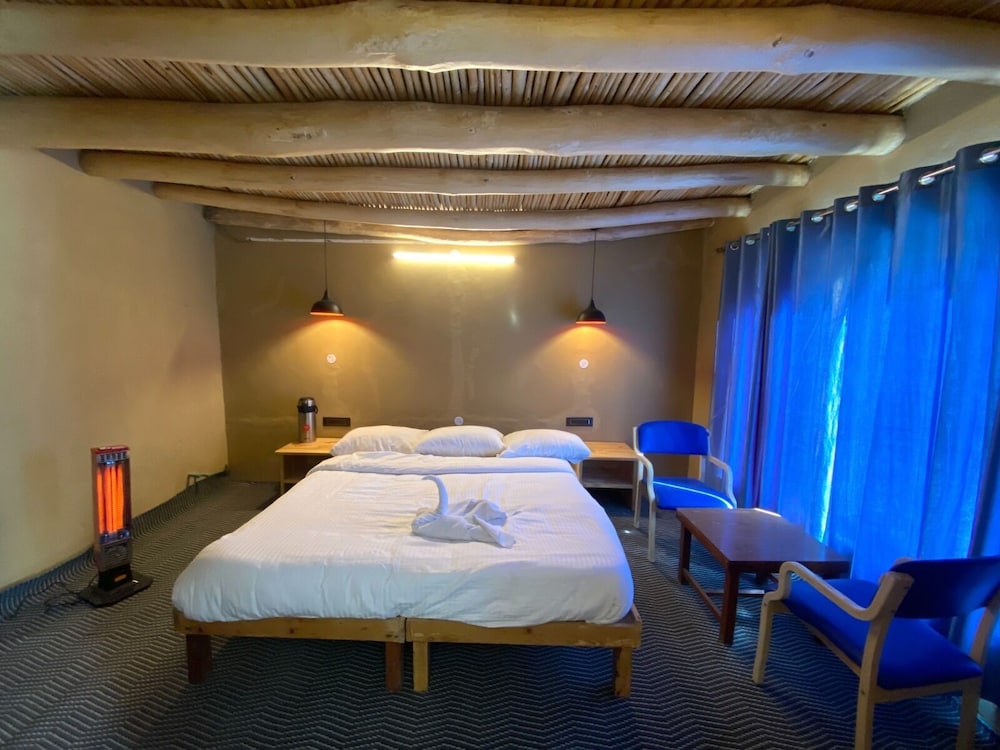 Deluxe Room - Photo 13