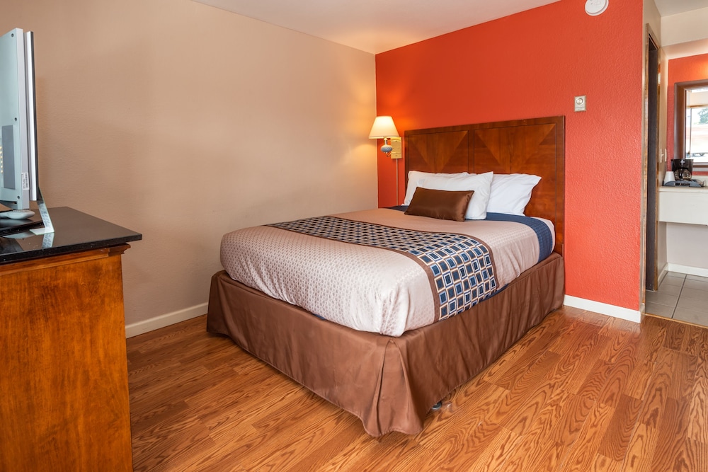 Suite, 2 Queen Beds photo 2