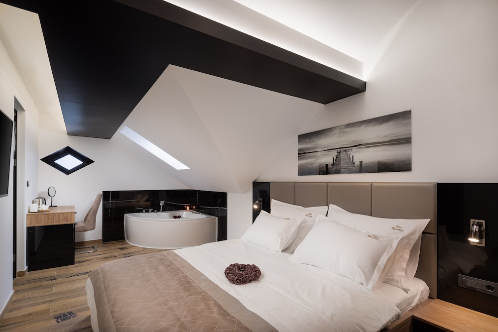 Luxury Room, Multiple Bedrooms, Partial Sea View, Sea Facing