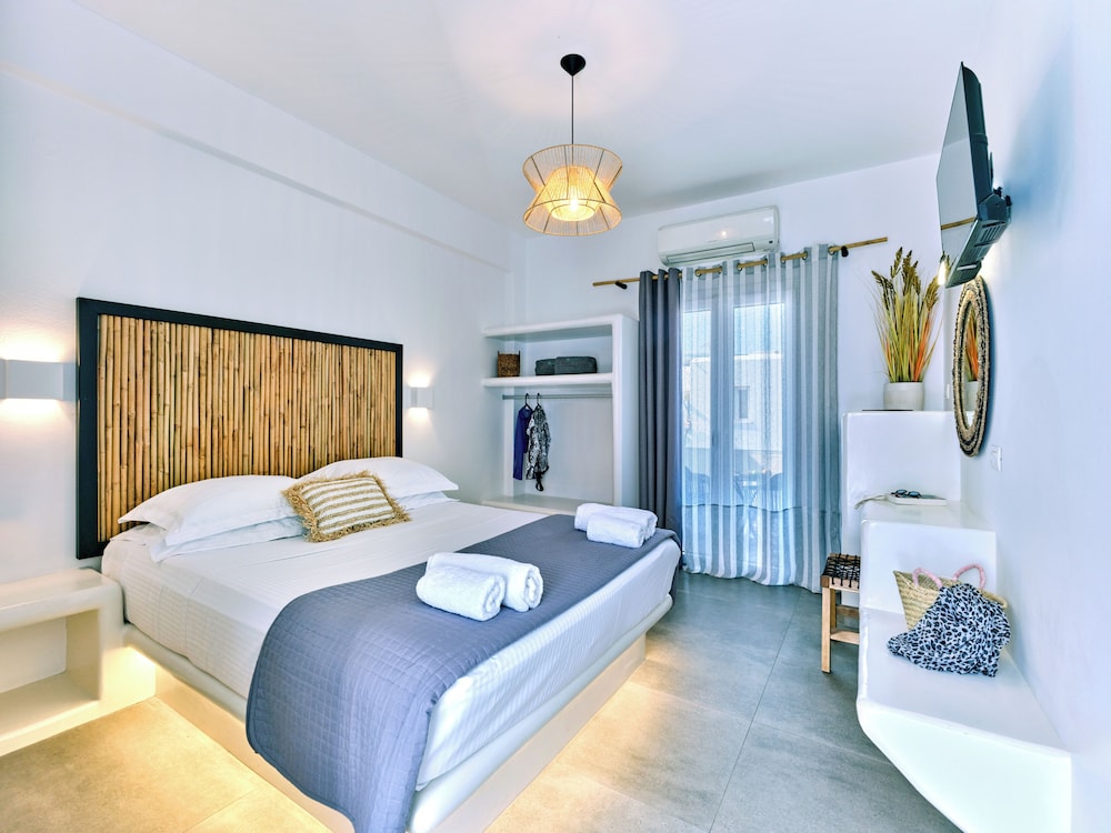 Deluxe Double Room, 1 Bedroom, Partial Sea View - Photo 1