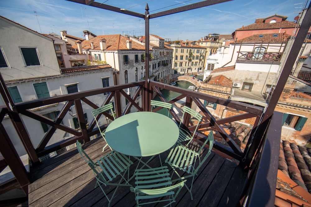 Apartment, 3 Bedrooms, Canal View photo 2
