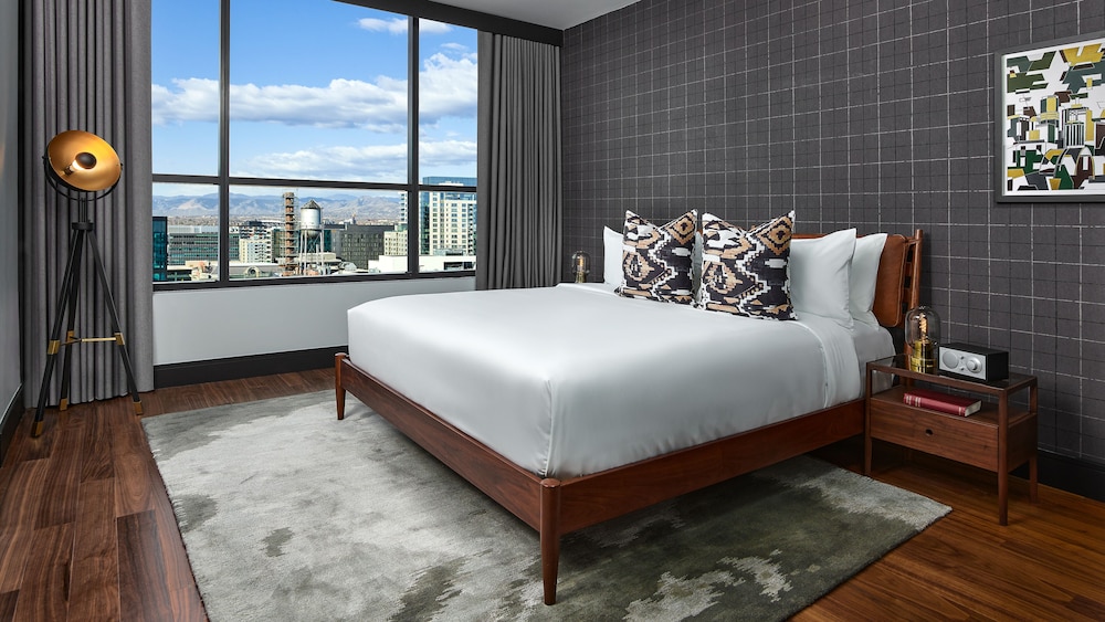 Penthouse, 2 Bedrooms, Corner - Photo 4