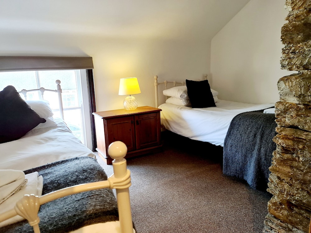Suite, Ensuite photo 2