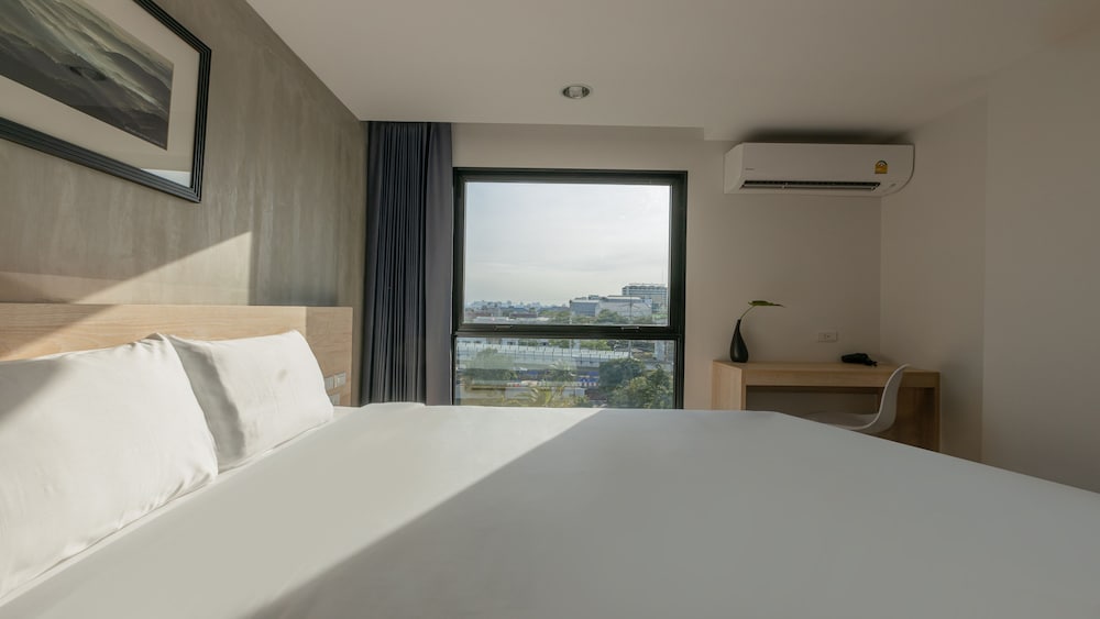 Superior Premier Room thumbnail 6
