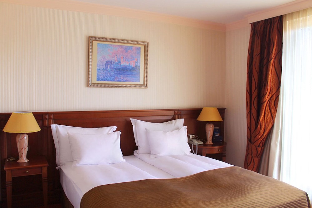 Standard Room, 1 King Bed - Photo 1