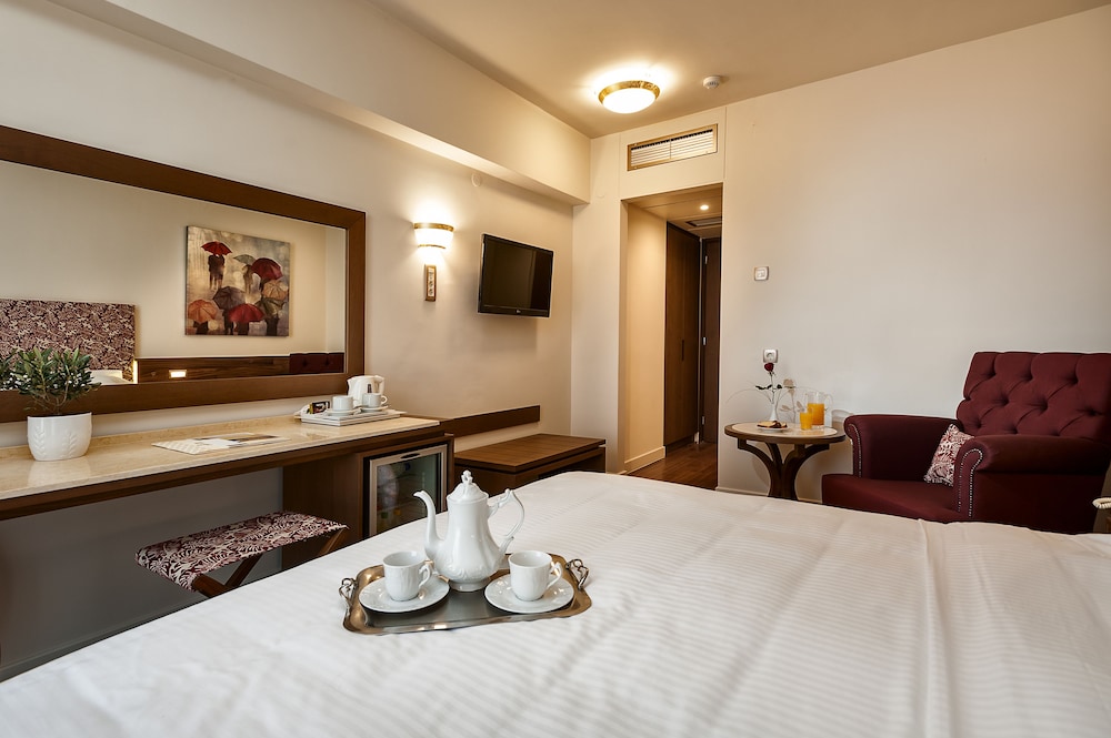Superior Double or Twin Room, Balcony - Photo 2