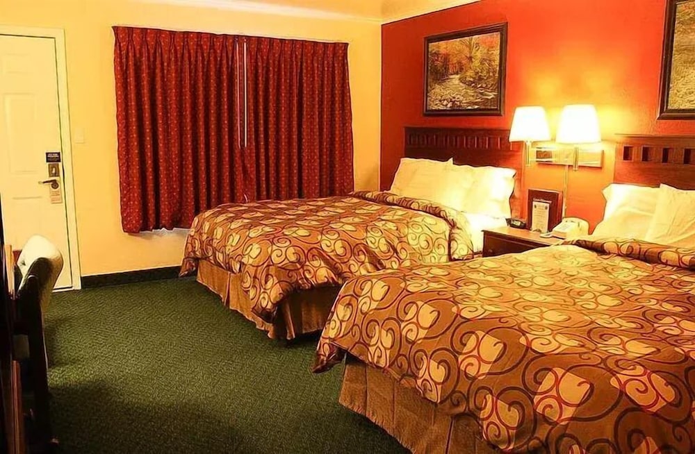 Standard Room, 2 Queen Beds, Smoking photo 1