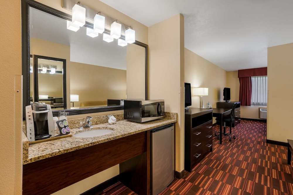 Suite, 1 King Bed, Refrigerator & Microwave