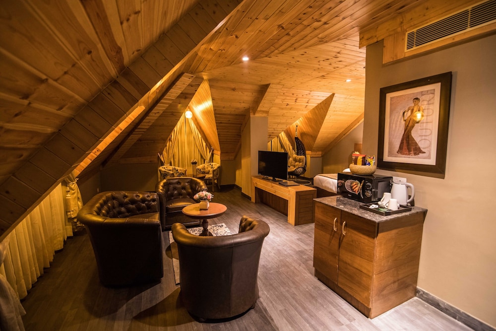 Luxury Room, Balcony - Photo 9