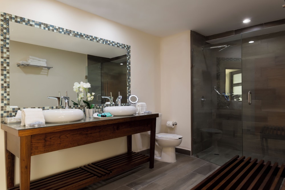 Superior Room, 2 Double Beds, Partial Ocean View photo 2