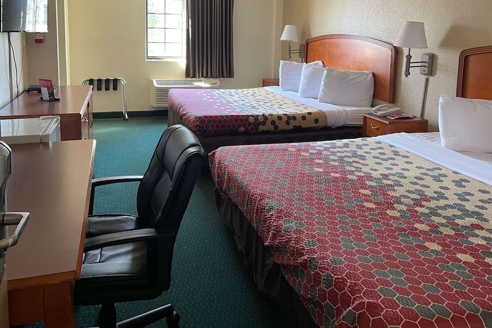 Standard Room, Non Smoking - Photo 2