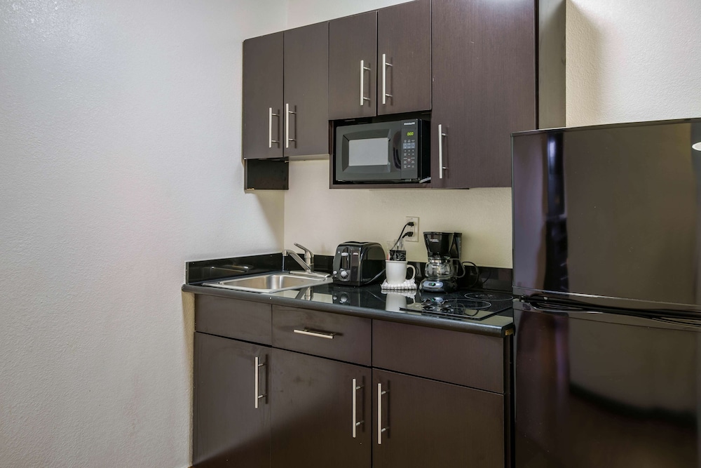 Standard Suite, 2 Queen Beds, Non Smoking, Kitchenette - Photo 7