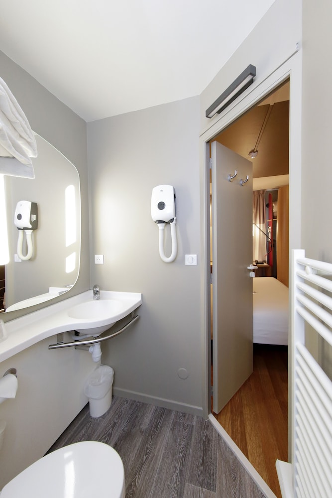 Standard Room, 2 Twin Beds - Photo 2