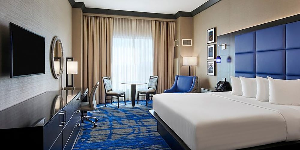 Deluxe Room, 1 King Bed (Ak-Chin High Rise) - Photo 2