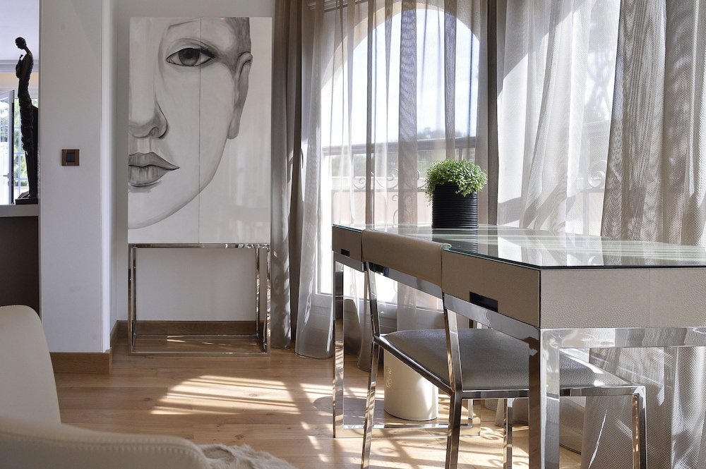 Suite - Photo 3