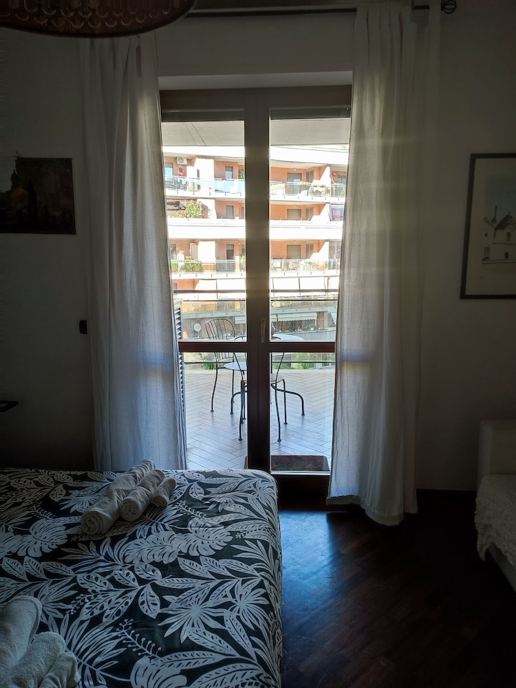 Deluxe Double Bedroom photo 3