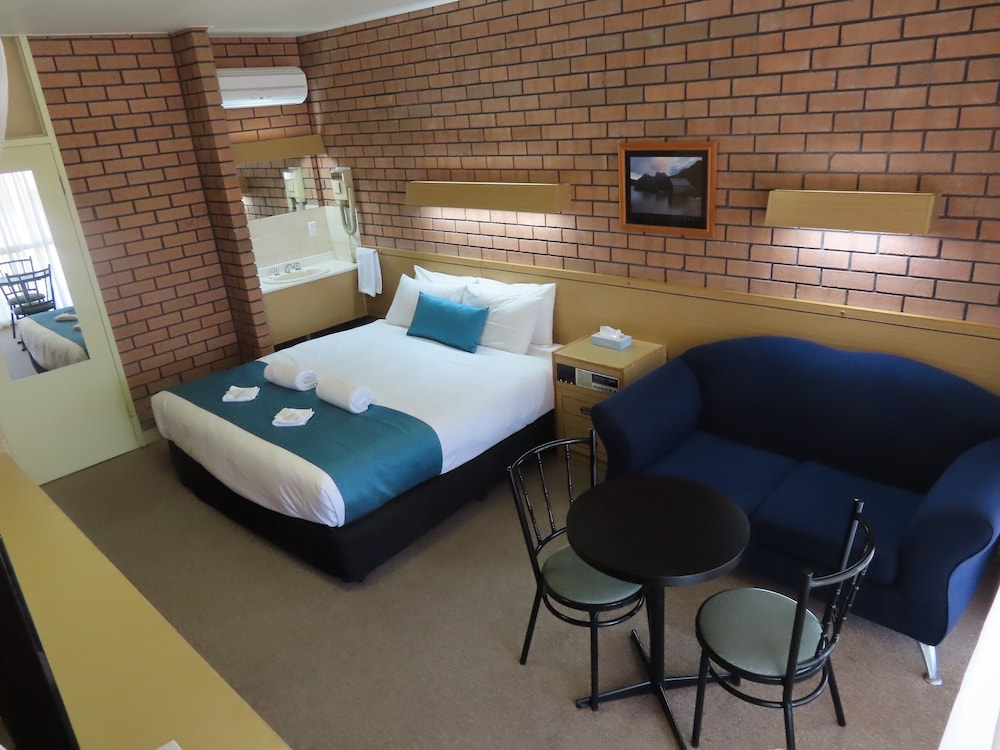 Superior Room, 1 King Bed photo 1