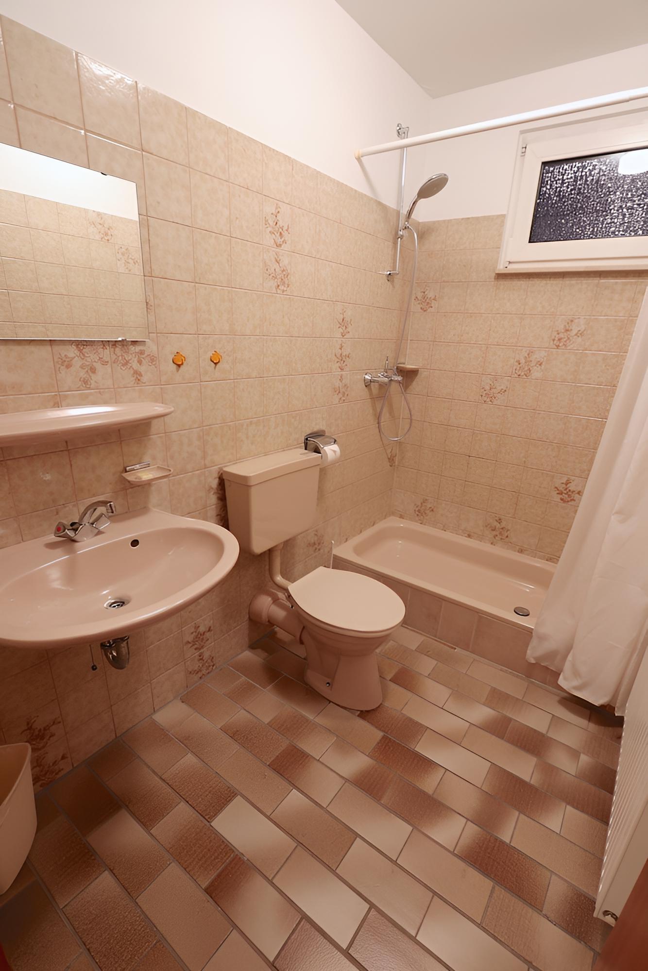 Economy Double Room photo 3