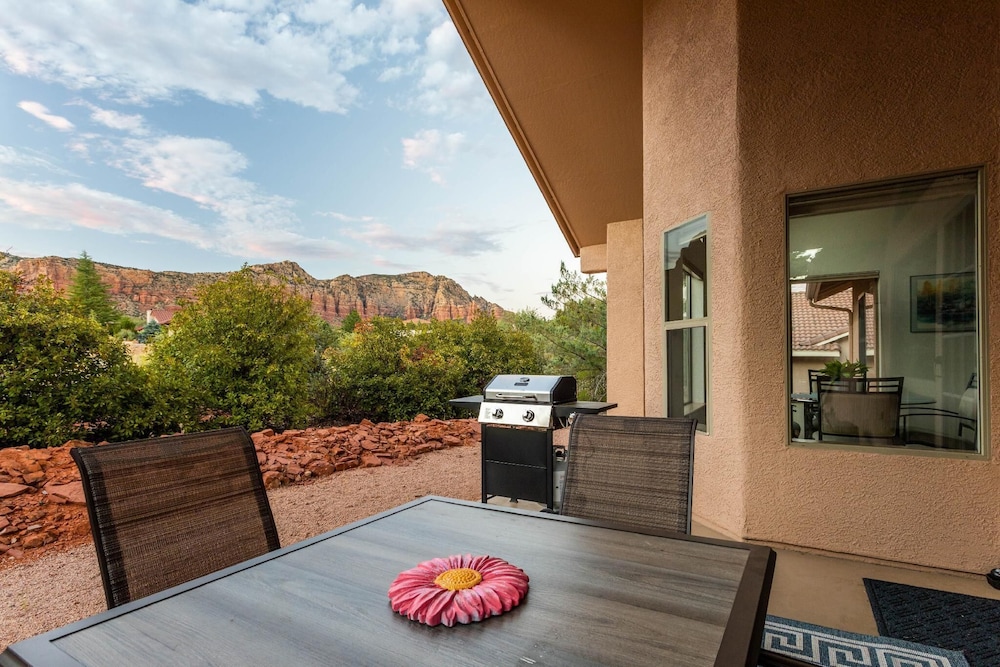 Remodeled-gateway to Red Rocks, 사진 32