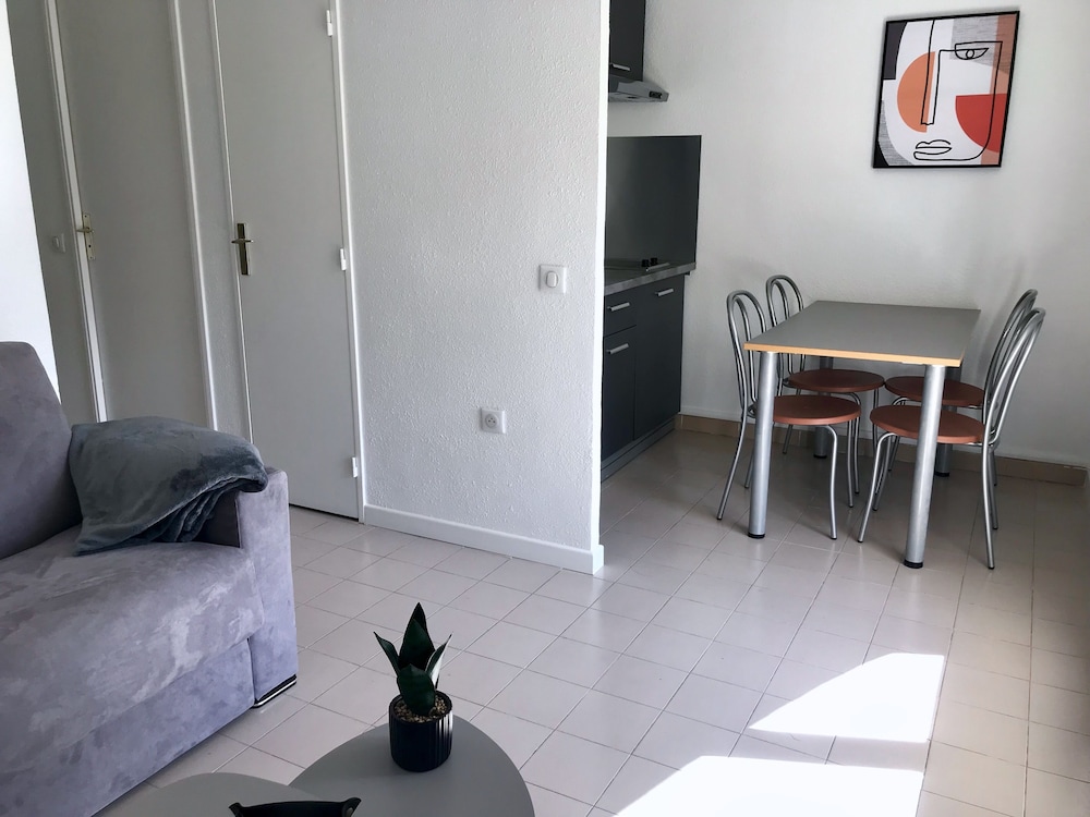 Basic Apartment, Terrace photo 3
