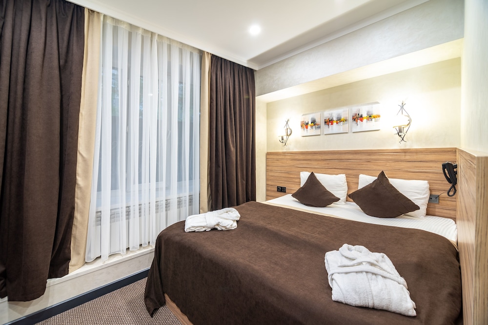 Basic Room, City View