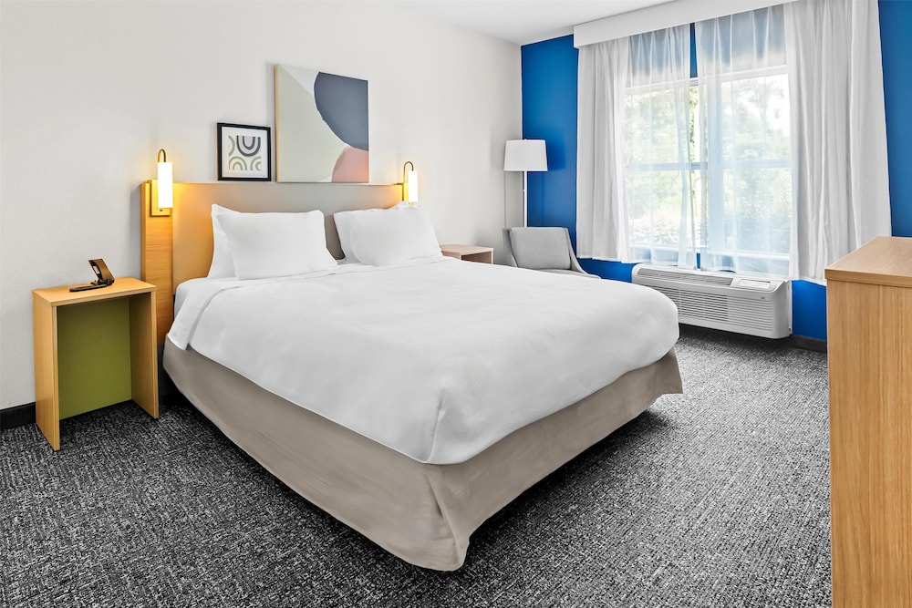 Room, 1 King Bed, Accessible (Mobility & Hearing, Roll-in Shower) - Photo 1