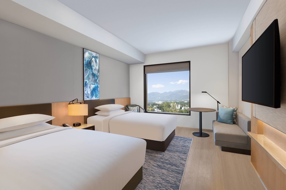 Deluxe Room, 2 Twin Beds, Valley View - Photo 4