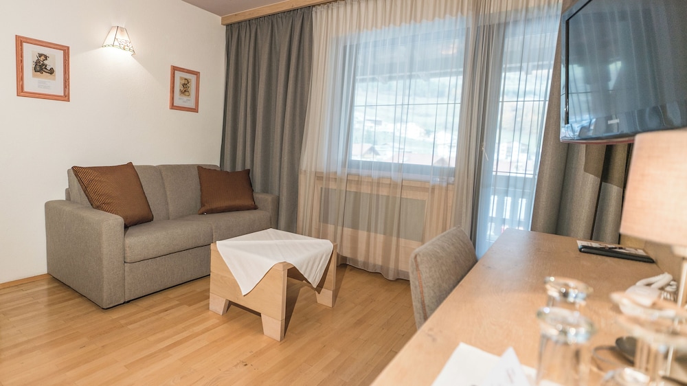 Deluxe Suite - Photo 3