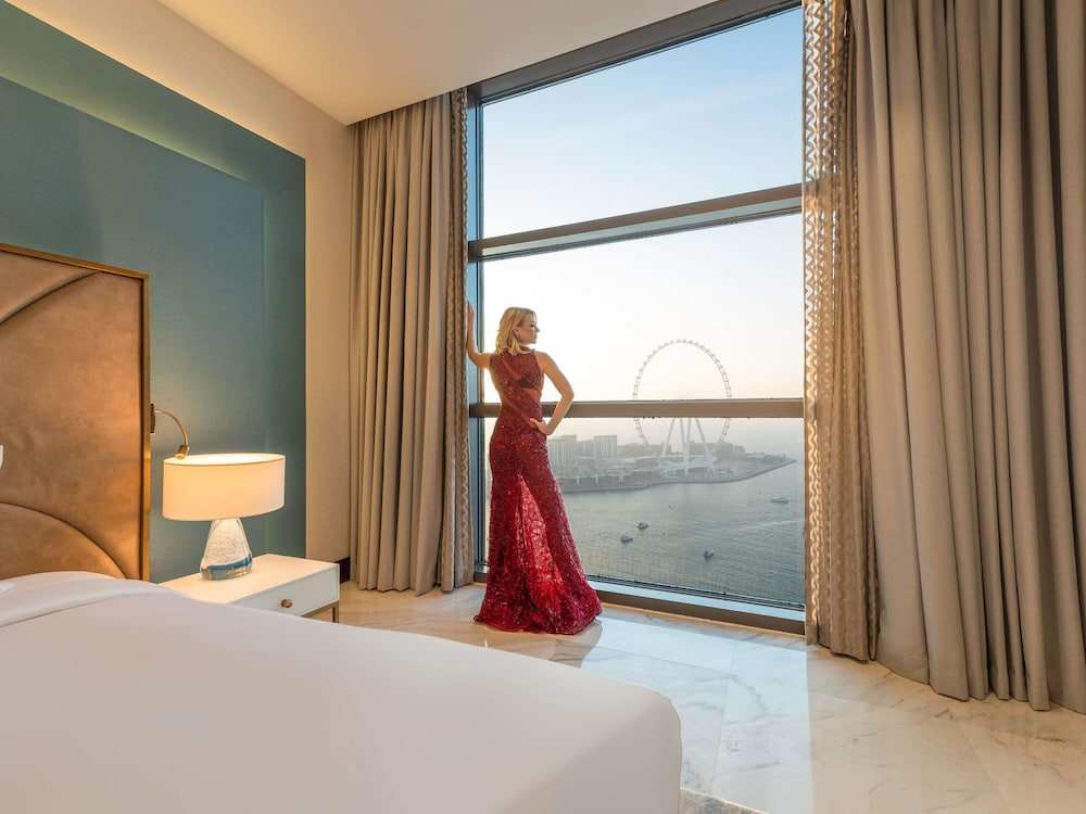 Club Suite, 1 King Bed, Club Lounge Access, Sea View (Opera. Balcony)