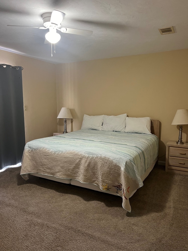 Deluxe Condo, 1 King Bed, Balcony, River View photo 1
