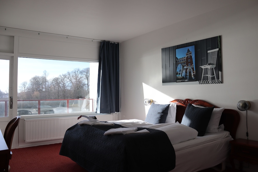 Standard Double Room, 2 Twin Beds, Lake View photo 2