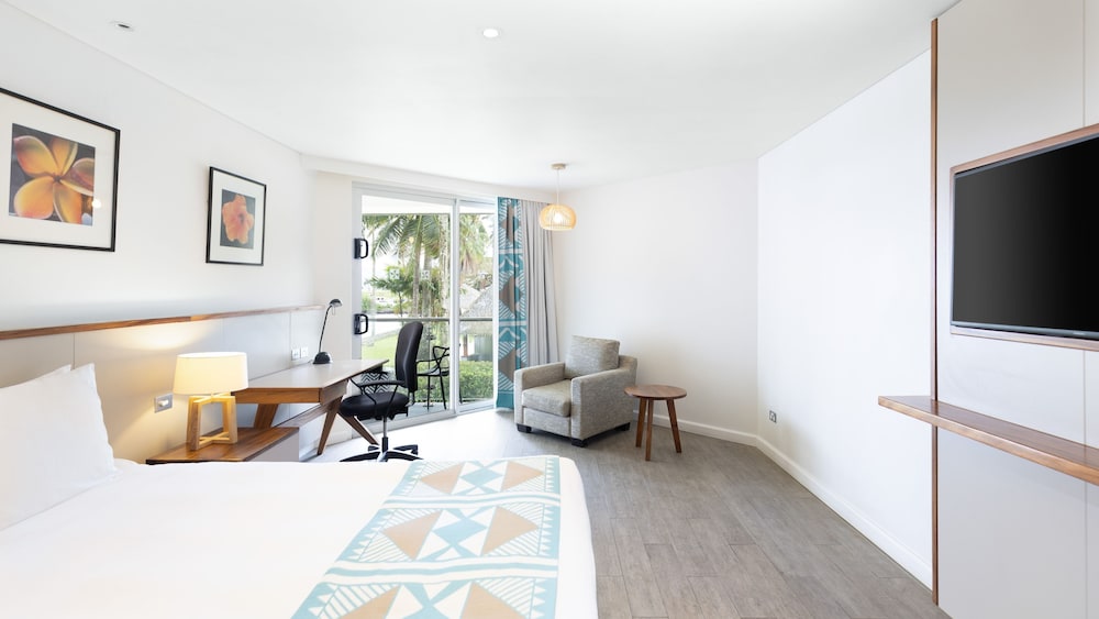 Room, 1 Queen Bed, Balcony (Ocean Sunset View) - Photo 6