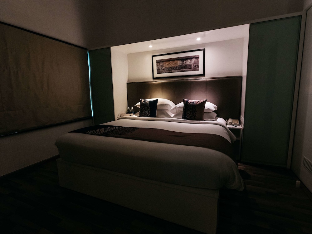 Suite, 2 Bedrooms, Balcony