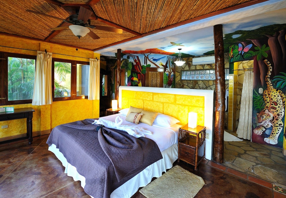 Honeymoon Studio, 1 King Bed photo 1