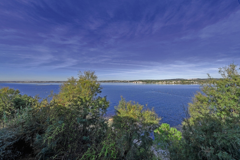 Classic Room, 2 Bedrooms, Balcony, Lake View photo 2