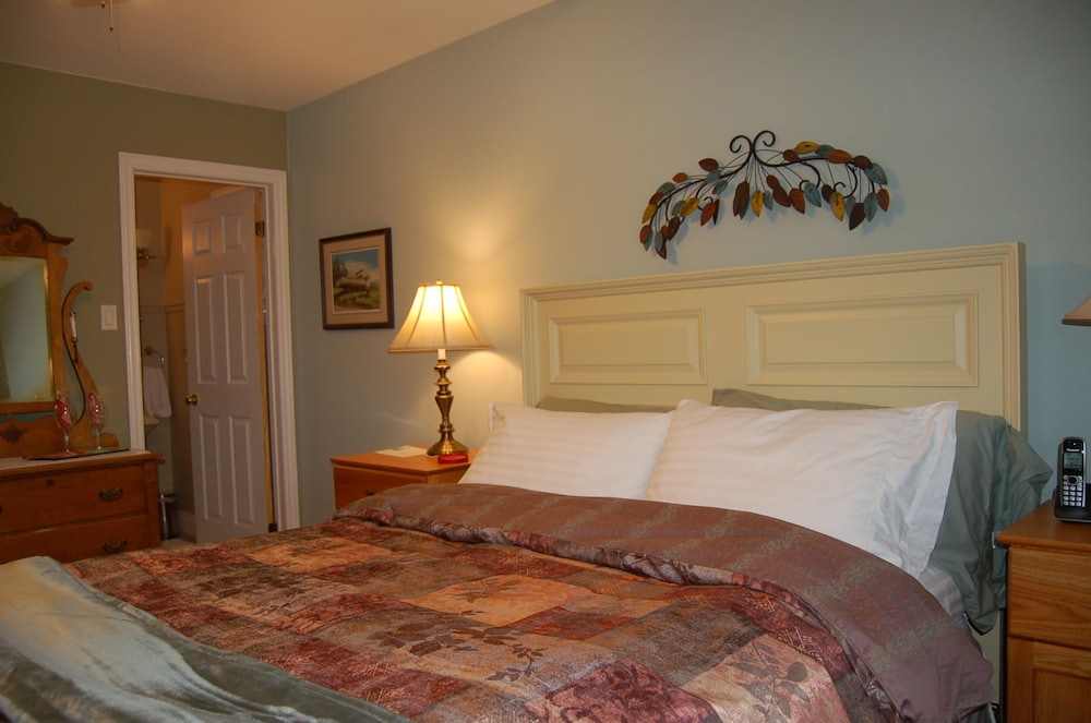 Room, 1 Queen Bed, Private Bathroom (Ensuite) photo 2