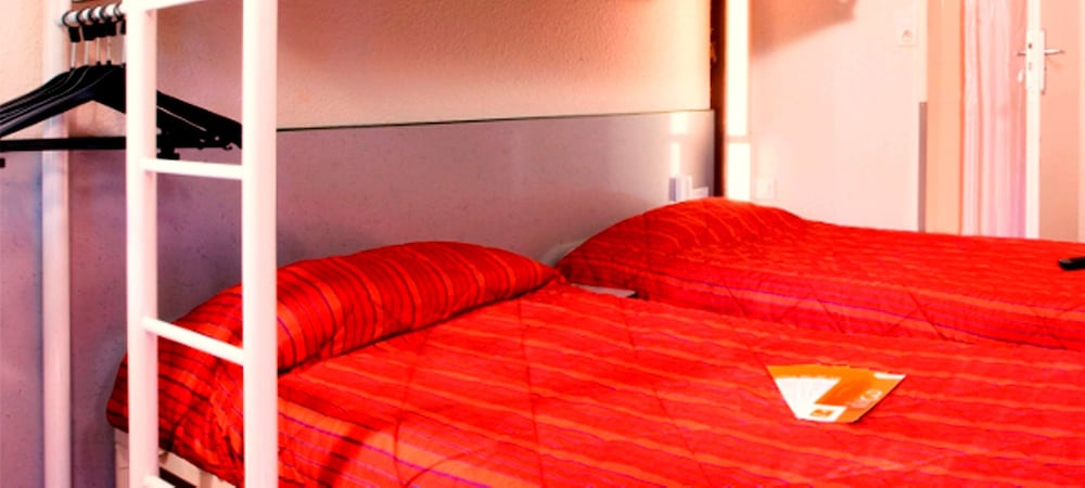 Standard Room, 3 Twin Beds - Photo 5