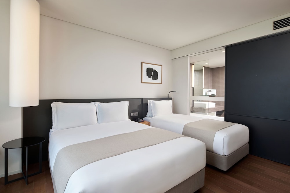 Premier Deluxe Family Room, City View (No Pool Access)