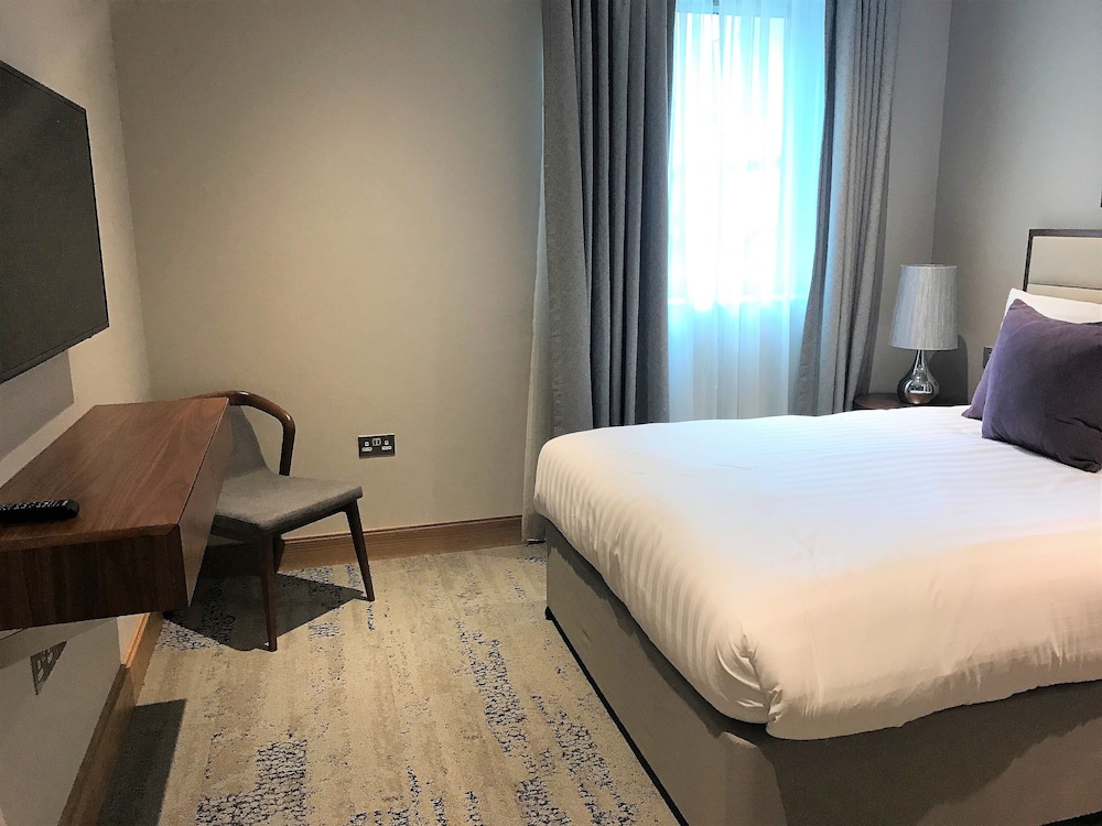 Luxury Apartment, 2 Bedrooms, Accessible photo 3