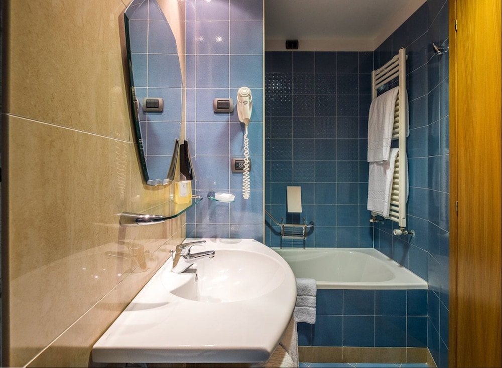 Junior Double or Twin Room - Photo 6